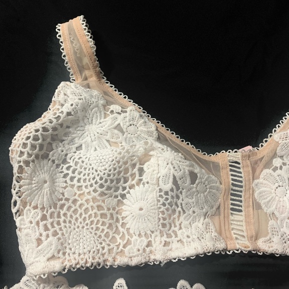 Victoria’s Secret medium bralette set new - Picture 5 of 12